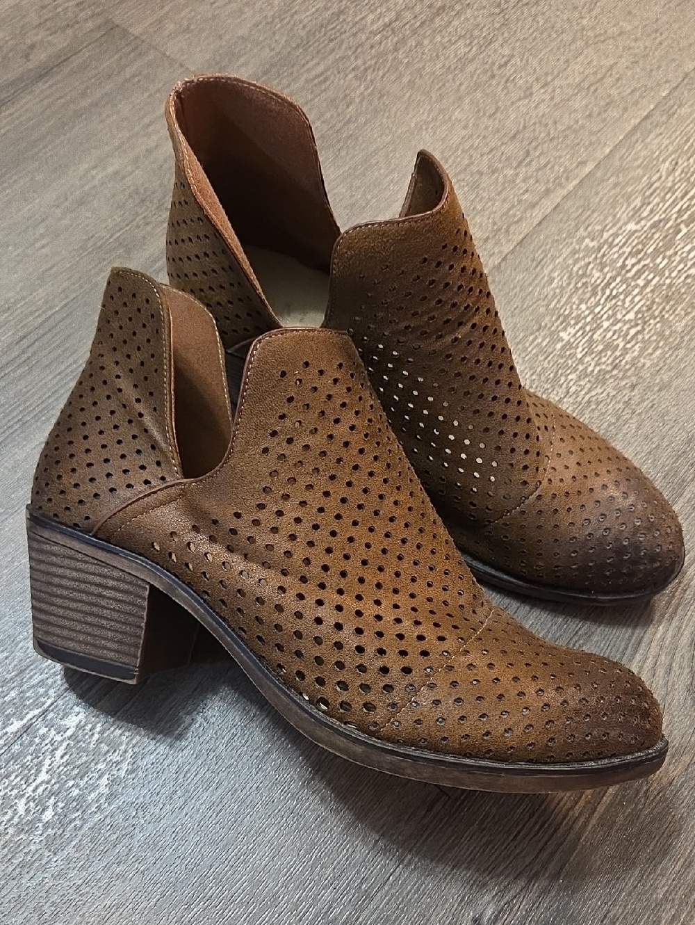 Mata • Perforated Brown Suede Heel Booties